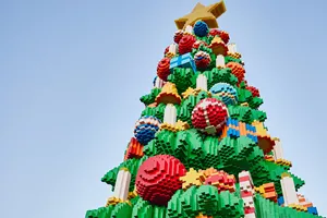 ALL-NEW BRICKTASTIC LEGO® CHRISTMAS TREE! at LEGOLAND Florida